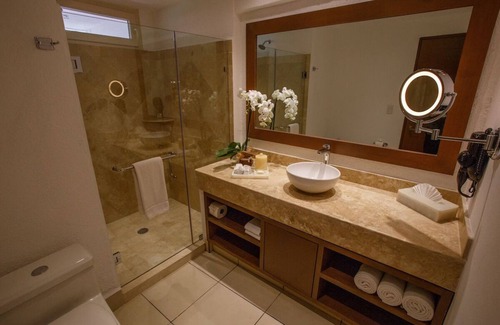 South Shore Hotel Area Hotel | Oceanfront Resort w/Scenic Pools & Easy Beach Access, Ideal for Romantic Stay
