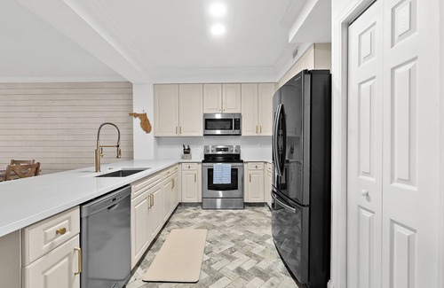 Palm Coast Condo | Oceanfront Retreat: Modern 3-Bedroom Condo in Palm Coast