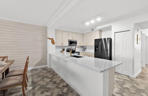 Palm Coast Condo | Oceanfront Retreat: Modern 3-Bedroom Condo in Palm Coast