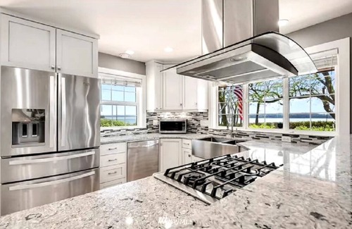 Oak Harbor House | Oceanfront Retreat w/Hot Tub, Game Room & Views – Sleeps 12