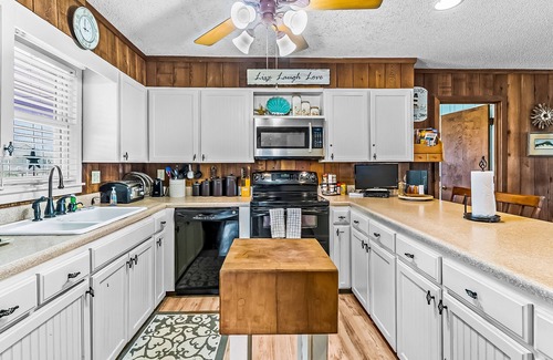 Holden Beach House | Oceanfront screened porch & private walkway to beach, 3 outdoor showers & WiFi