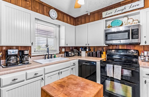 Holden Beach House | Oceanfront screened porch & private walkway to beach, 3 outdoor showers & WiFi