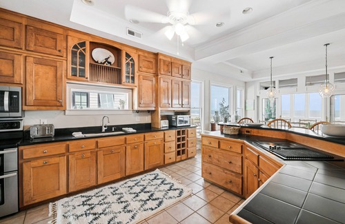 Isle of Palms House | OCEANFRONT /SEASIDE BEAUTY /POOL /GREAT FOR LARGE GROUPS