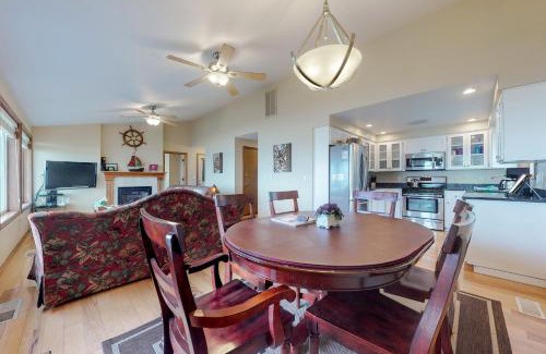 Gleneden Beach House | Oceanfront Solitude