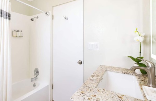 Laguna Beach Hotel | Oceanfront Stay with Direct Beach Access, Outdoor Swimming Pools & Laguna Views