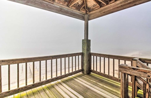 Ocean Springs House | Oceanfront Stilt House with Deck on Private Beach!