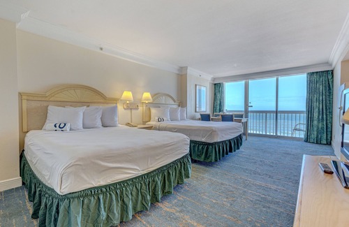Ortona Park Hotel | Oceanfront studio with beach access, gym & high-speed WiFi