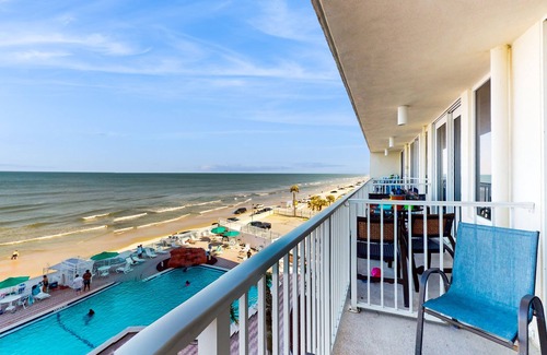 Lenox Park Apartment | Oceanfront studio near golf with beach access, pool, hot tub & fitness room