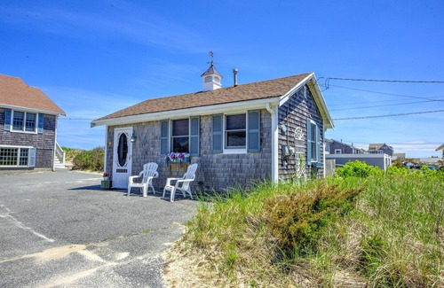 East Sandwich Cottage | Oceanfront Studio on East Sandwich Beach with AC and WiFi