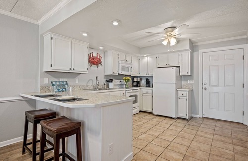 South Nags Head Condo | Oceanfront, Stunning View, Walk-in Shower, & Pools! Avail 9/13 - 9/20