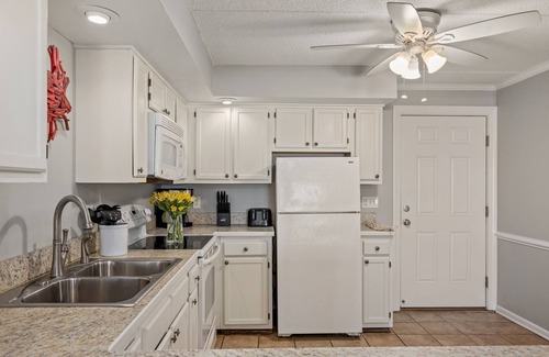 South Nags Head Condo | Oceanfront, Stunning View, Walk-in Shower, & Pools! Avail 9/13 - 9/20