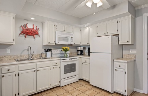 South Nags Head Condo | Oceanfront, Stunning View, Walk-in Shower, & Pools! Avail 9/13 - 9/20