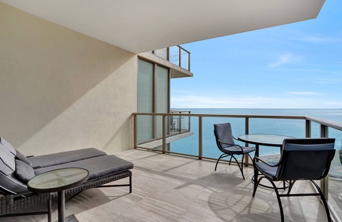 Bal Harbour Apartment | OCEANFRONT SUITE Regal Bal Harbour