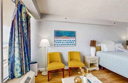Ortona Park Hotel | Oceanfront suite with ocean view, beach access, gym & fast WiFi