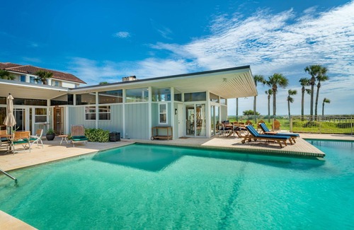 Atlantic Beach Apartment | Oceanfront unit in the mid-century modern 1.7 acre Atlantic Beach Estate