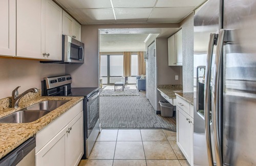 Myrtle Beach Condo | Oceanfront Views: Myrtle Beach Getaway w/Balcony!