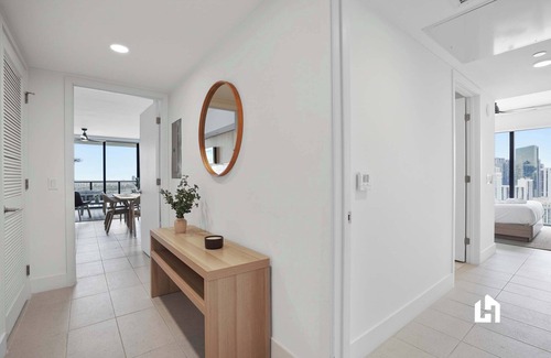 Downtown Miami Apartment | Oceanfront Views | Pool, Gym, Balcony, Downtown