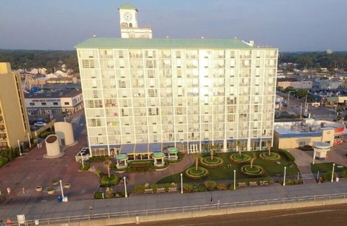 Virginia Beach Apartment | OCEANFRONT! Virginia Beach Boardwalk, 1-Bedroom, sleeps 6, beach, dolphins, fun