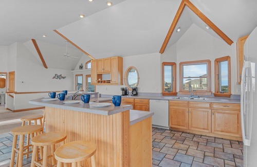 Frisco House | Oceanfront w/Pool, Hot Tub, Elevator, Game Room. Feel like an Island Princess!