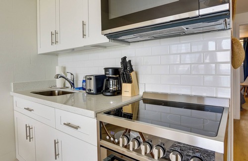 Makaha Condo | Oceanfront Waianae Condo w/ Community Pool Access!