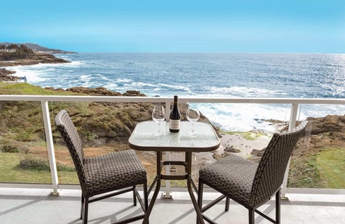 Depoe Bay Condo | Oceanfront, Whale Watching, Pool - Surf Song