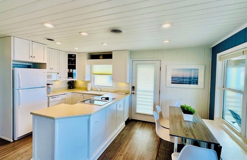 Oak Island Cottage | Oceanfront with panoramic views! Direct beach access from covered deck.