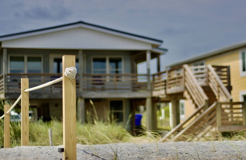 Oak Island Cottage | Oceanfront with panoramic views! Direct beach access from covered deck.