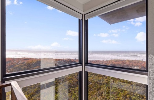 Watsonville House | Oceanfront With Views & Privacy