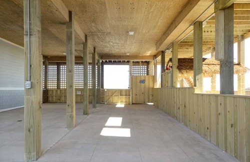 Carova Beach House | OceanfrontOasis w/Breathtaking Views! Pool w/TikiBar.Hottub.Guesthouse