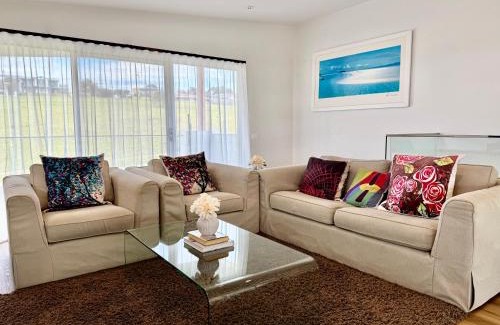 San Remo House | Oceania Vista - Modern Retreat near San Remo Beach