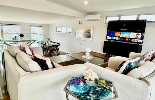 San Remo House | Oceania Vista - Modern Retreat near San Remo Beach