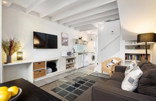Sorrento Apartment | OCEANIC APARTMENT 10, BEACH WEDDINGS, BEACH GETAWAYS, LOVE! SORRENTO