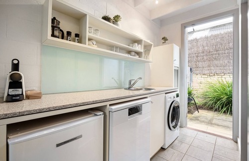 Sorrento Apartment | OCEANIC APARTMENT 10, BEACH WEDDINGS, BEACH GETAWAYS, LOVE! SORRENTO