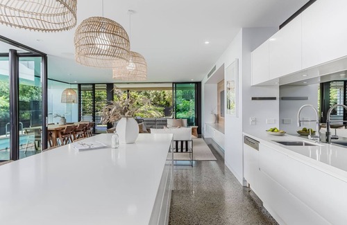 Casuarina House | Oceans Echo - Beachfront luxury holiday home