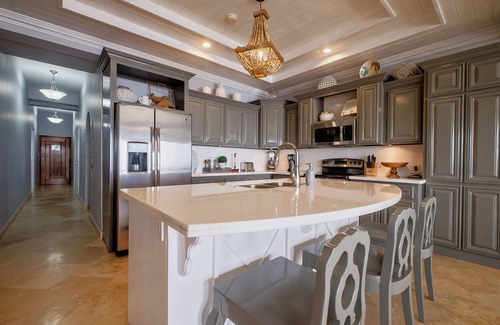 Boca Ciega Condo | Ocean’s Edge 2B – Second-Floor Beachfront Condo with Caribbean Views