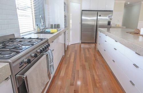 Lancelin House | Oceans Eight A stunning 8-bedroom home -perfect for larger or multiple families.