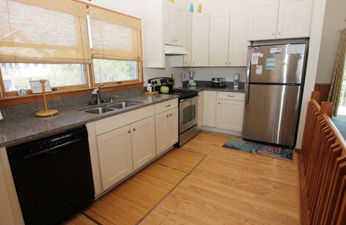 Duck House | Oceanside, 5 BRs, Dog Welcome, Close to Shopping, SCH132, Sue's Seahouse