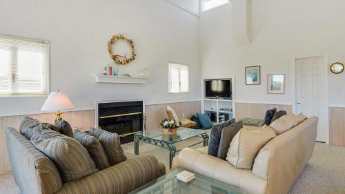 Carova Beach House | Oceanside, 5 BRs, Wild Horses, 600 ft to Beach Access, 4wheel Drive Area, 4x2398, The T House