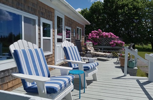 East Machias House | OCEANSIDE AT THE KATIE DOVE BEACH FARM ON HOLMES BAY