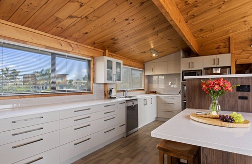 Mount Maunganui Cottage | Oceanside Bach - Mount Maunganui Holiday Home