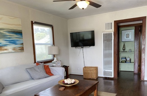 Townsite Cottage | Oceanside Beach Comfortable Cottage