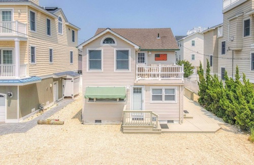 Peahala Park House | Oceanside Charm! n2025 UPDATE! BRAND NEW CENTRAL AC AND ANDERSON WINDOWS!