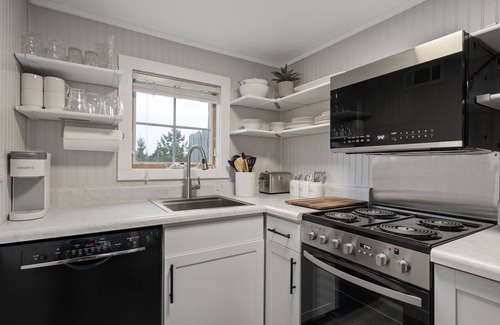 South Nags Head Cottage | Oceanside Cottage Steps from the Beach! The Gray Sandcastle!