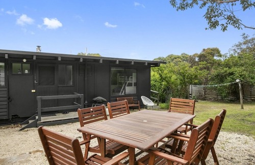 Aireys Inlet House | Oceanside Escape - Cozy coastal retreat, steps from Steppy Beach