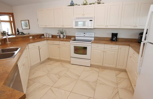 Buck Island House | Oceanside, Hot Tub, Close to Shopping, BU14, Green Grass and High Tides