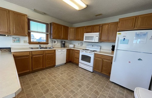 Frisco Cottage | Oceanside in Frisco you will find Hatteras Hideway is just 3 lots back from the ocean!