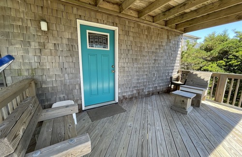 Frisco Cottage | Oceanside in Frisco you will find Hatteras Hideway is just 3 lots back from the ocean!
