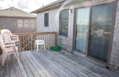 Frisco Cottage | Oceanside in Frisco you will find Hatteras Hideway is just 3 lots back from the ocean!