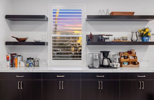 Townsite House | Oceanside Luxury Retreat – 3BR/3.5BA, Whitewater Views, Steps to Beach