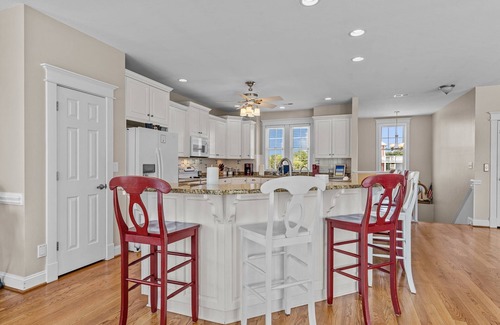 Emerald Isle House | Oceanside,private pool,golf cart,elevator,easy beach access,in Spinnaker's Reach